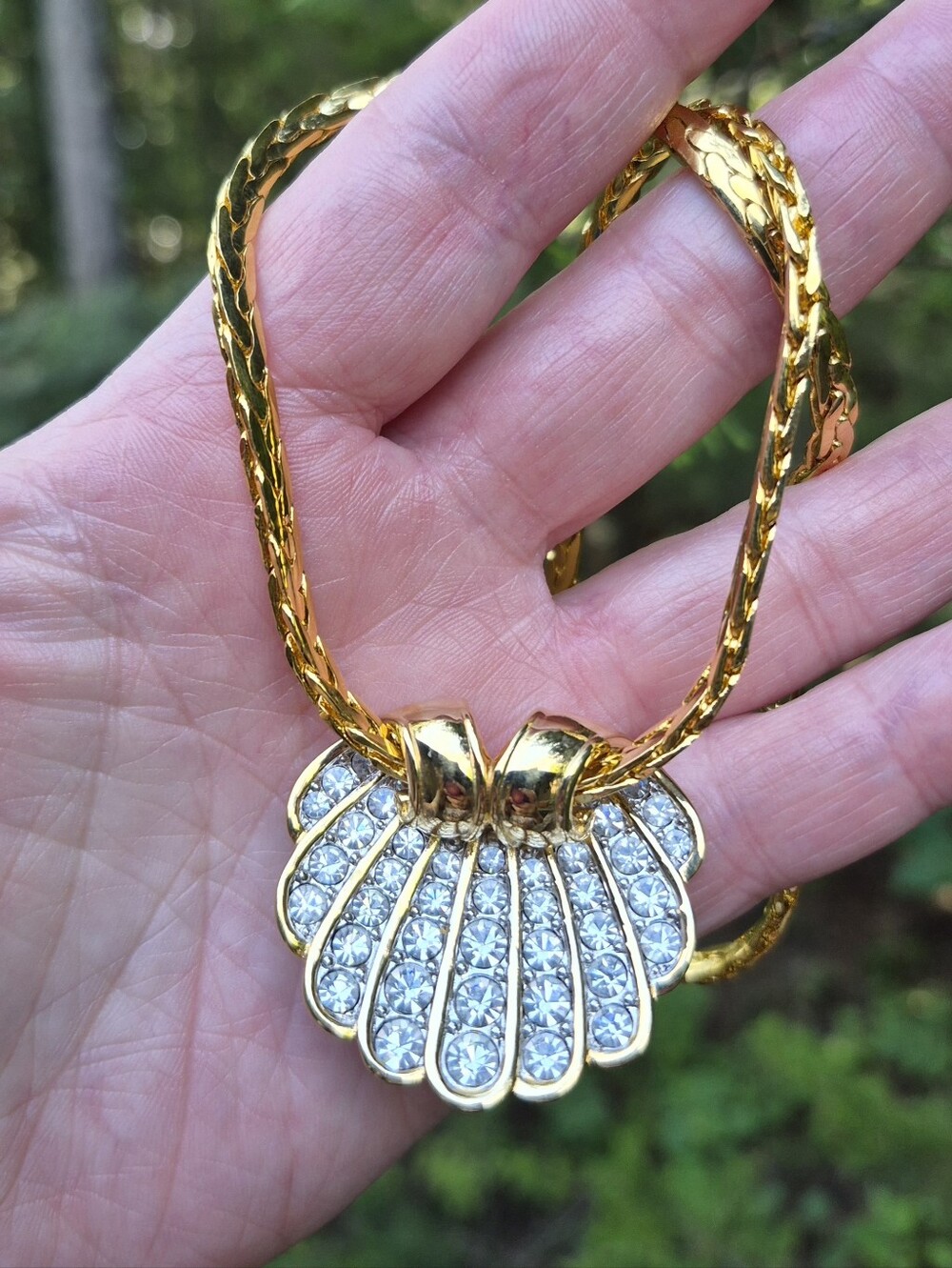 Nolan Miller Vintage Crystal Rhinestone Clam Shell Gold Plated Necklace 18" 90s
